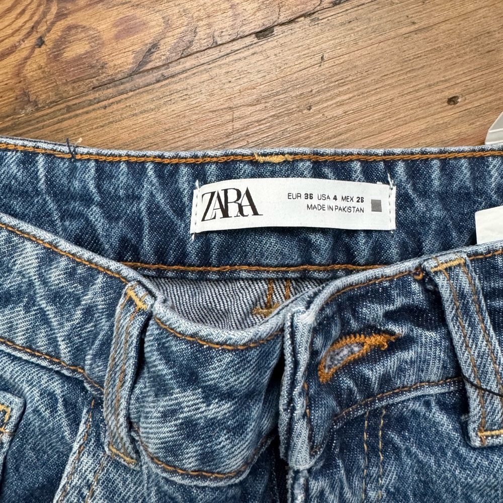 Zara Mom Fit High Rise Jeans - Picture 2 of 6